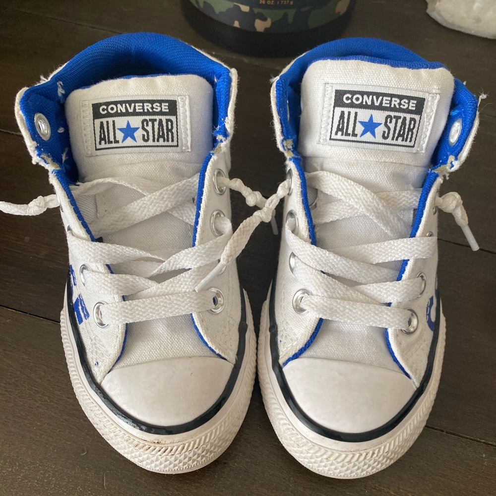 Boys converse